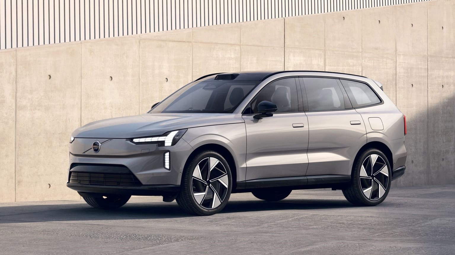 2025 Volvo EX90 Plus Twin Motor